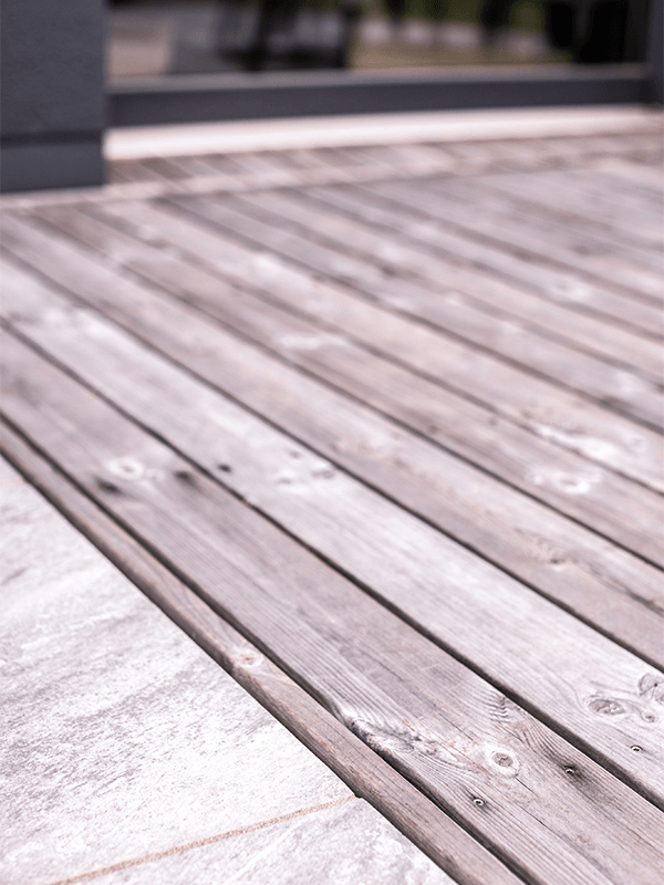 Terrassenbau mit Holz